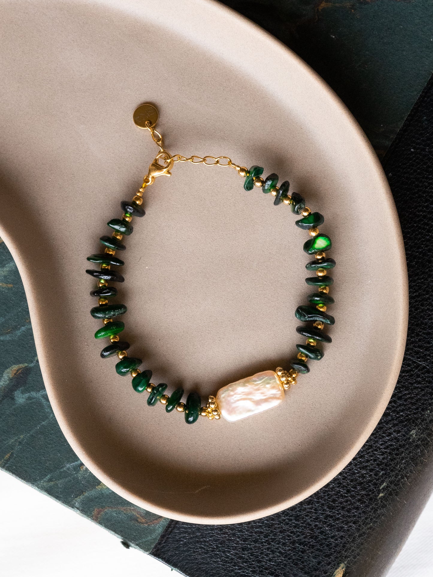 Bracelet Owen - Coquillages verts et Perles d'eau douce