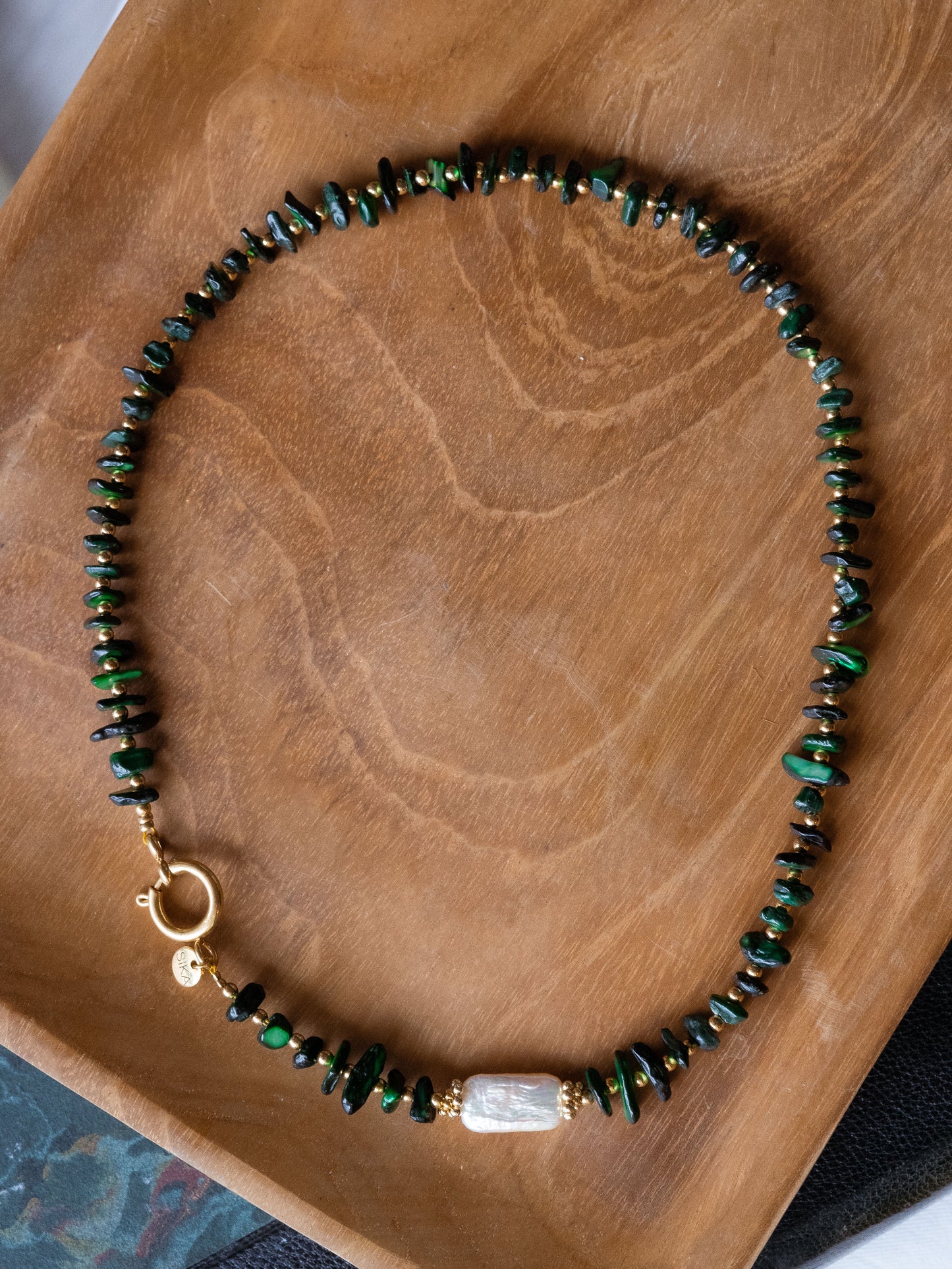 Collier Owen - Coquillages verts et Perles d'eau douce