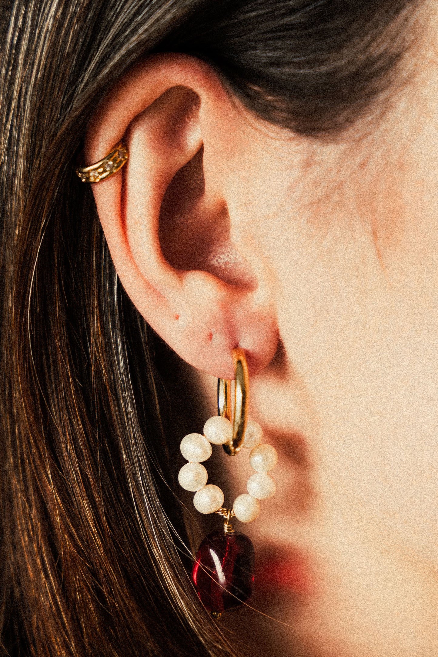 Boucles Abel - Perles d'eau douce & goutte rouge