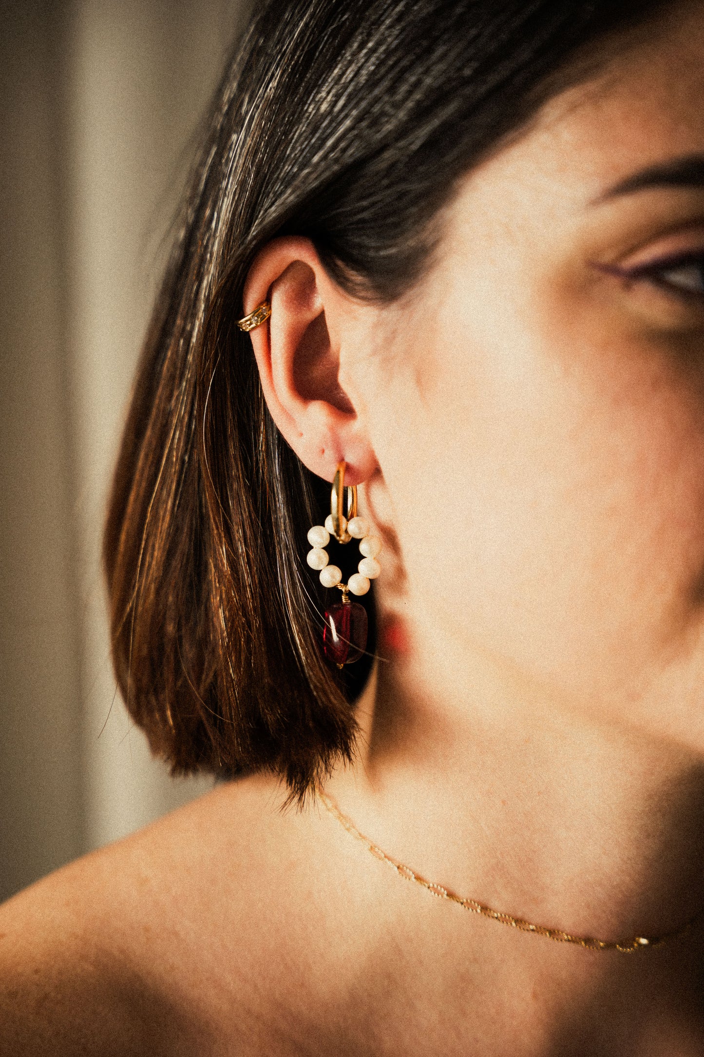 Boucles Abel - Perles d'eau douce & goutte rouge