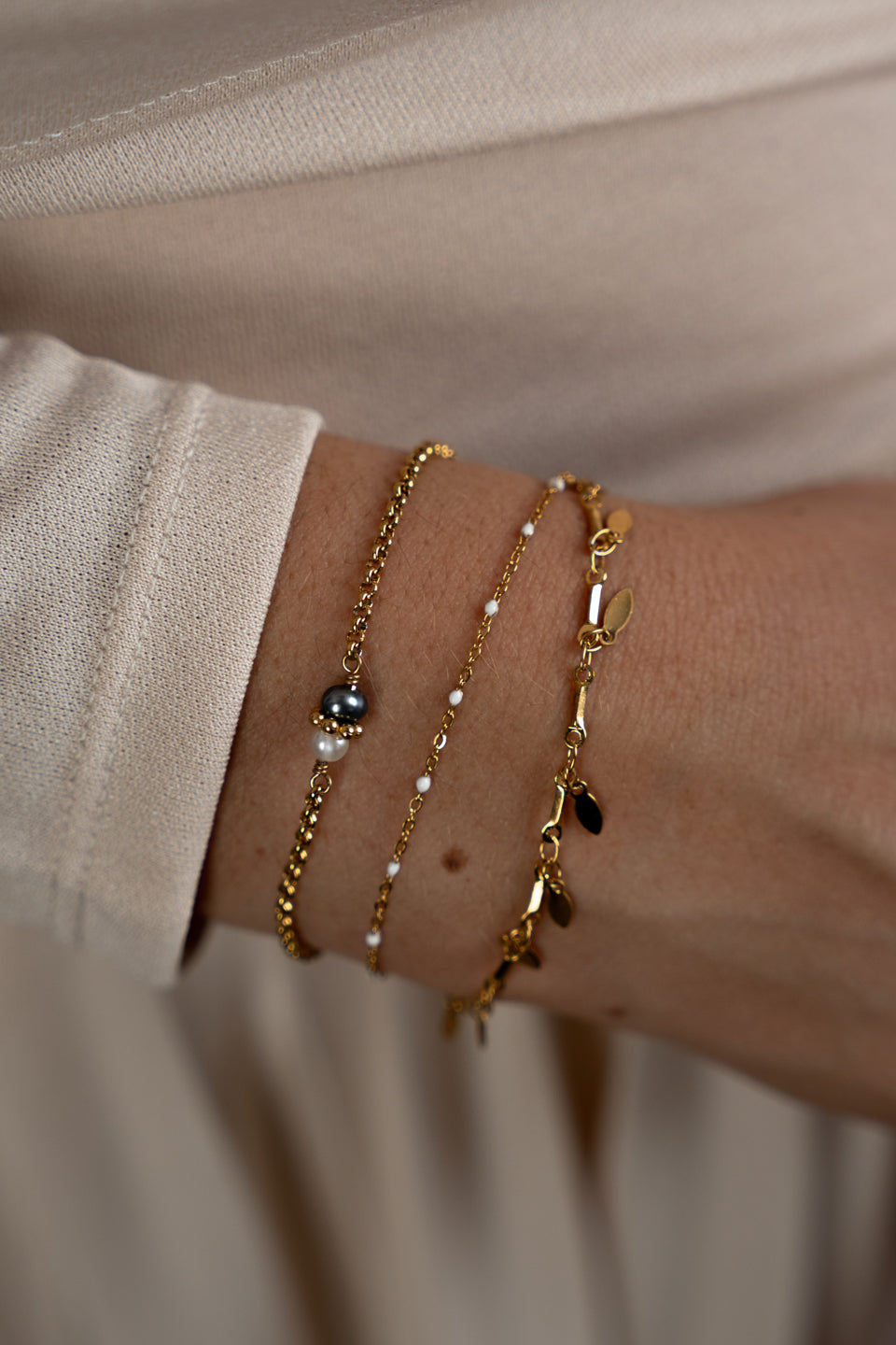 Bracelet Tisha - Perles d’eau douce blanche & grise