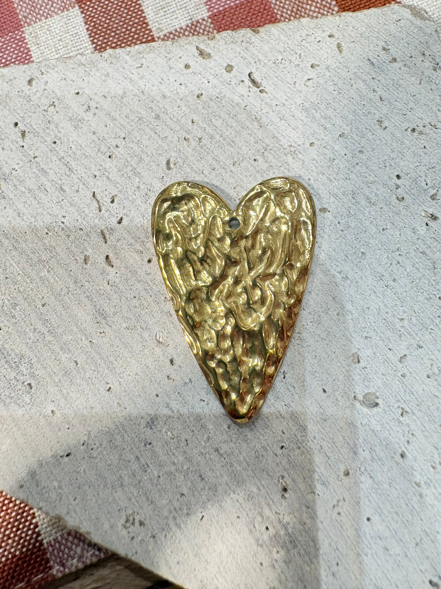 Charms Coeur Doré Martelé