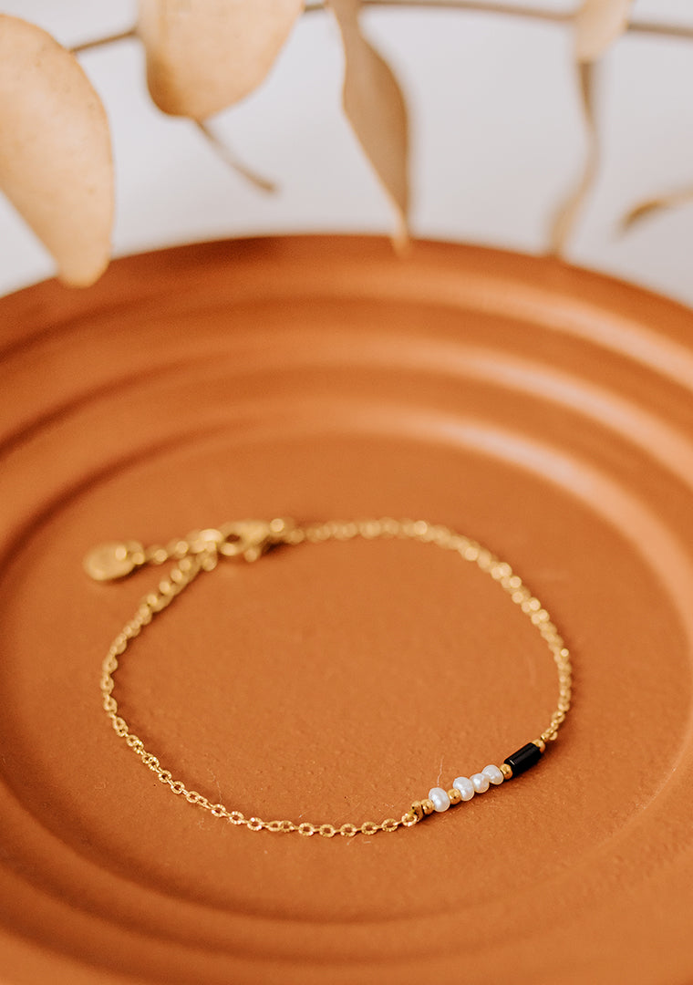 Bracelet Baya - Perles d'eau douce & Agate noire