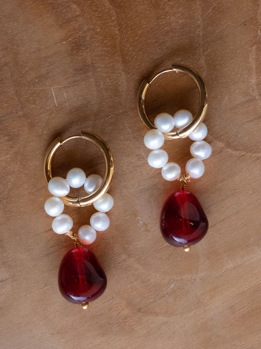 Boucles Abel - Perles d'eau douce & goutte rouge