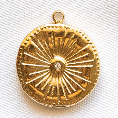 Charms Médaille striée strass
